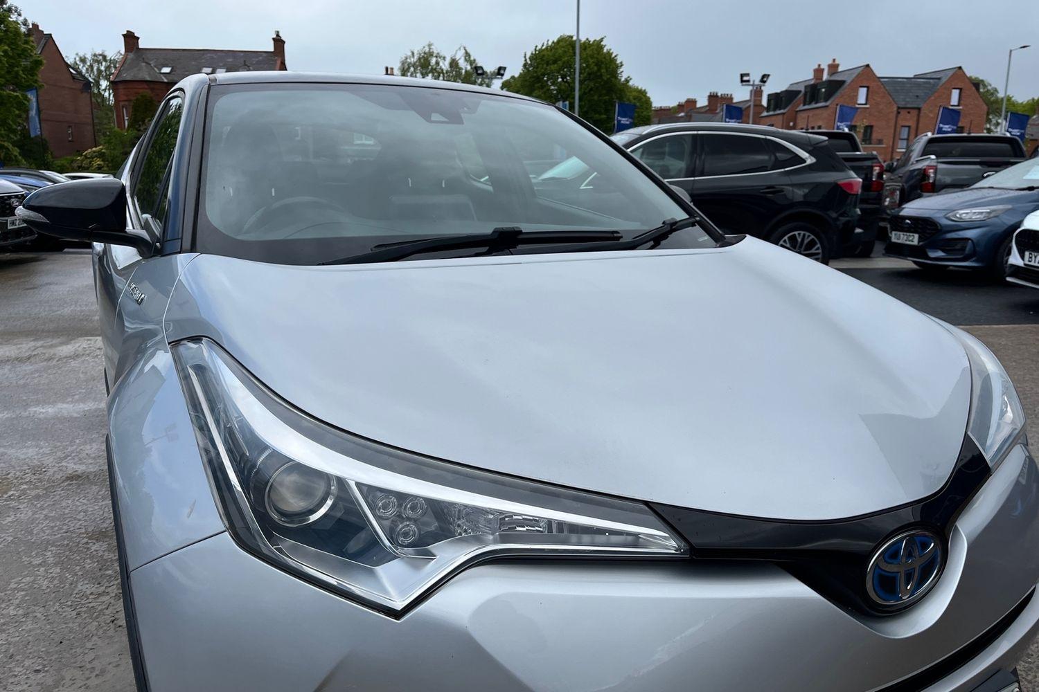 Toyota C-HR Photo 22