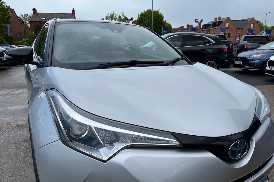 Toyota C-HR Photo autoimg-1f5a312507c5ff229b18090aee44a8f5d9bbf3bd.jpg