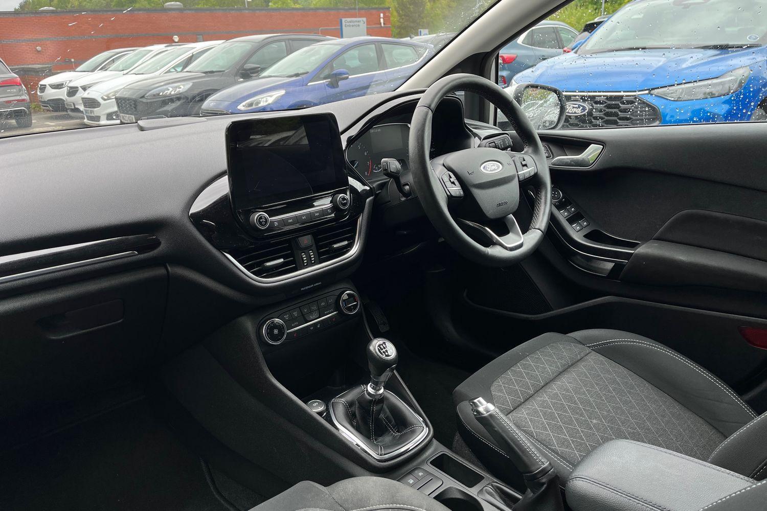 Ford Fiesta Photo 17