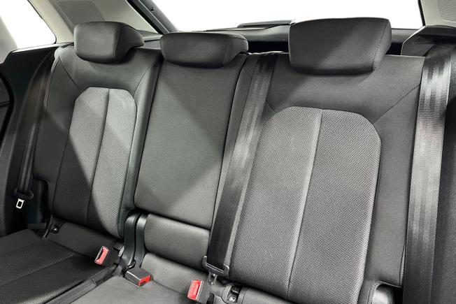 AUDI Q3 Photo 9