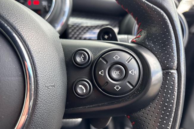 MINI Hatch Photo 17
