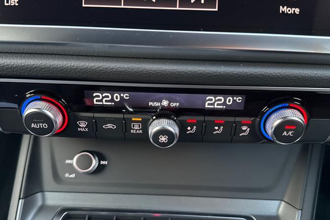 AUDI Q3 Photo 22