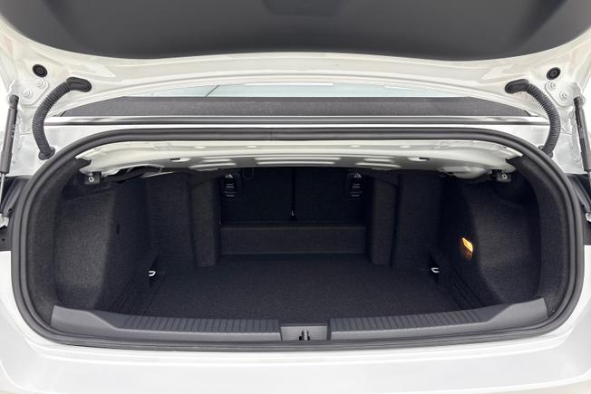 Volkswagen T-Roc Photo 12