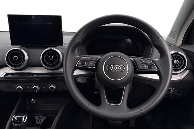 Audi Q2 Photo 11