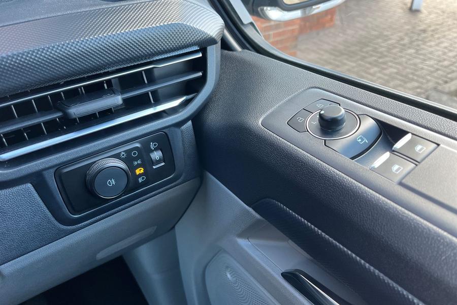 Ford TRANSIT CUSTOM Photo autoimg-1f6cce6d8ff2fcae06337ef3401a0be543e78568.jpg