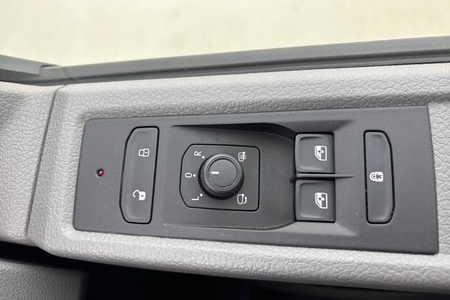 VOLKSWAGEN Transporter Photo 26
