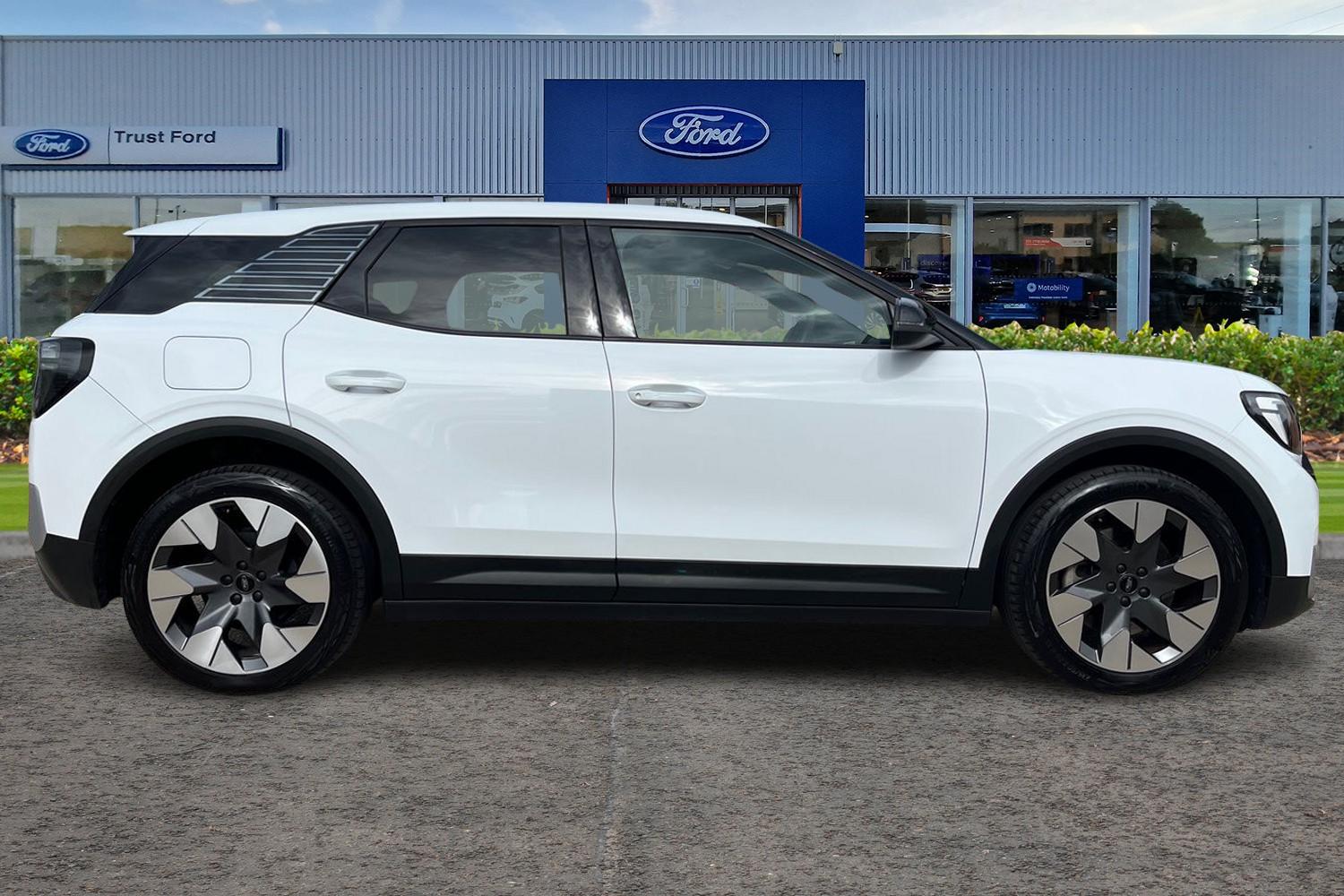 Ford Explorer Photo 2