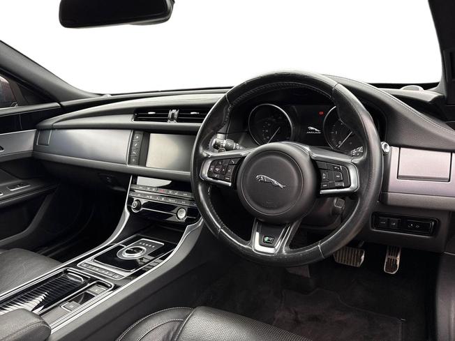 Jaguar XF Photo 6