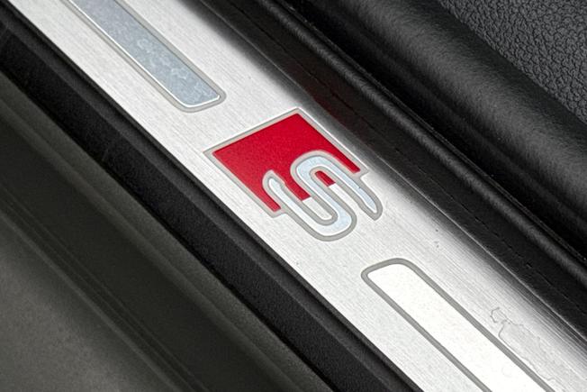 AUDI A4 Photo 46