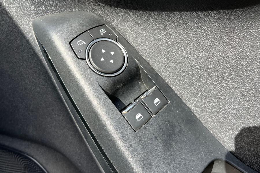 Ford Fiesta Photo autoimg-1f80263681637ac18550d32fe4c0deb852036fa2.jpg