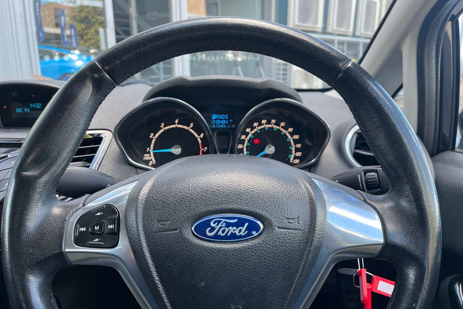 Ford FIESTA Photo 22