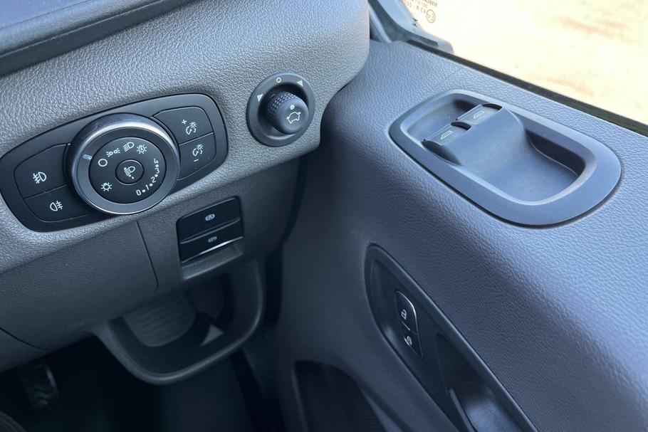 Used FORD E-TRANSIT YS24OAX 8