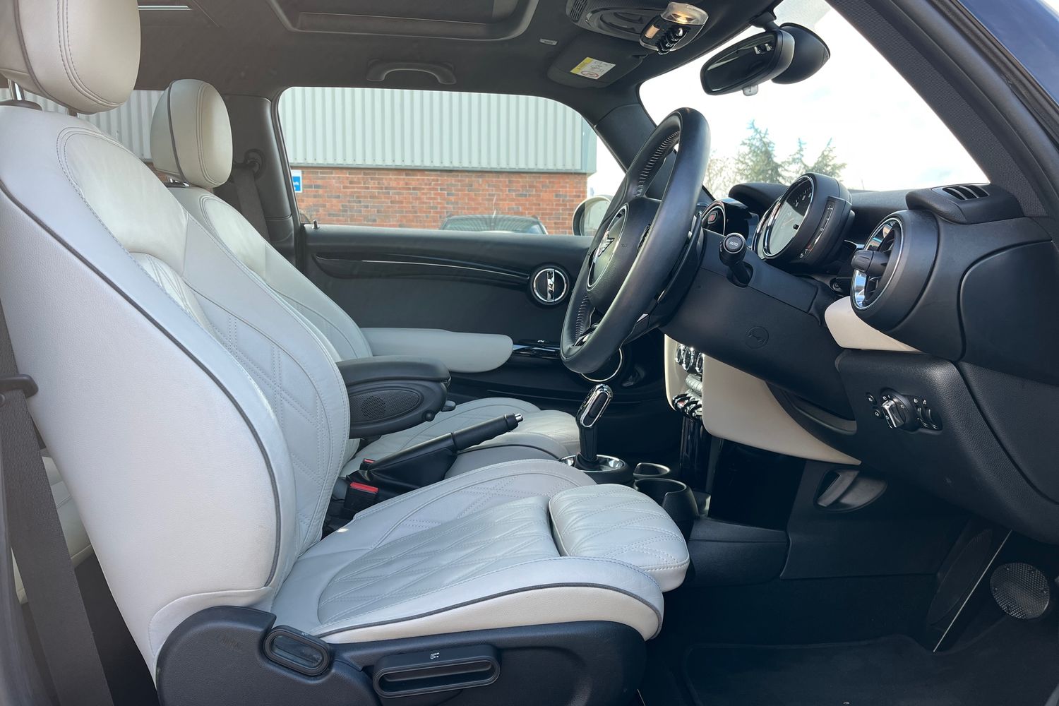 MINI HATCHBACK Photo 26