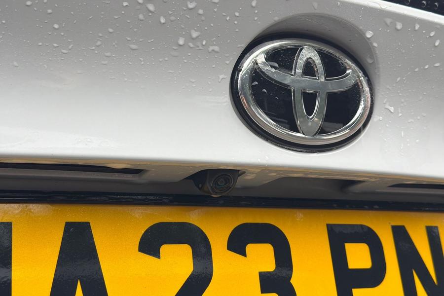 Toyota C-HR Photo autoimg-1f933a63a07b0992521a24d663ebdbc190845676.jpg