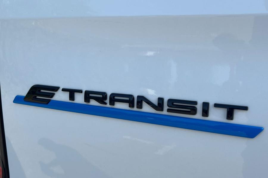 Ford E-TRANSIT CUSTOM Photo autoimg-1fa12ae0540616f20941b136e51926b332694adc.jpg