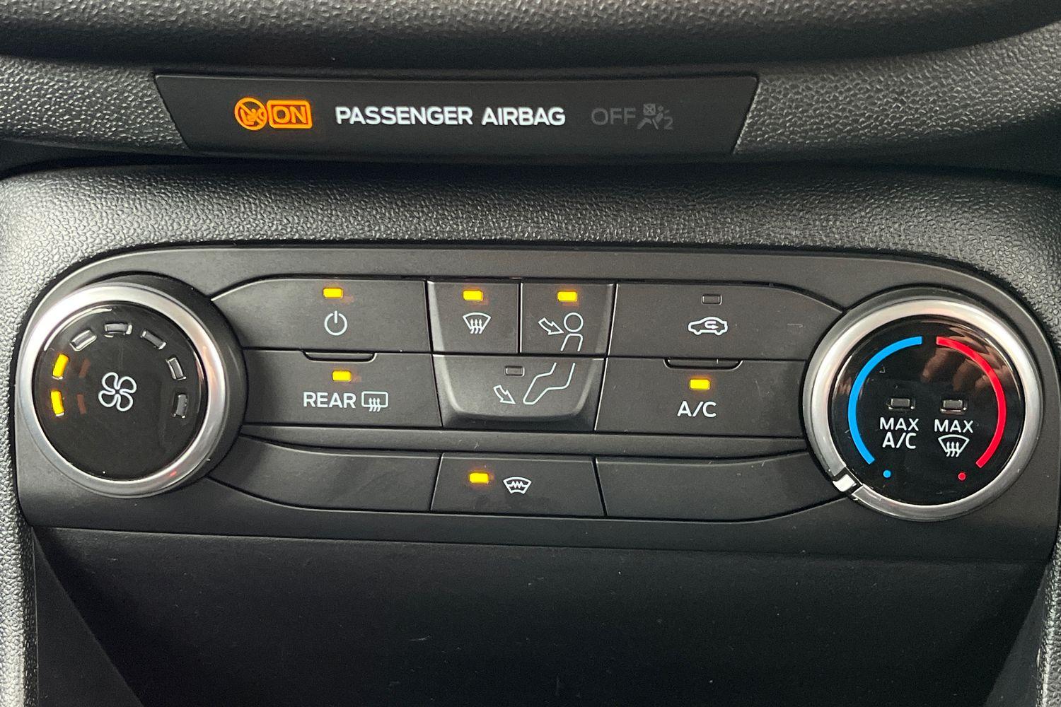 Ford FIESTA Photo 30
