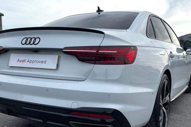 AUDI A4 Photo 19