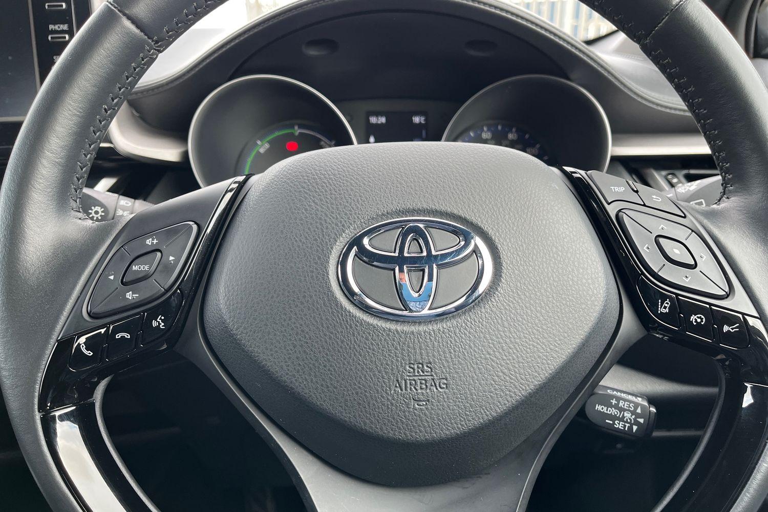 Toyota C-HR Photo 11