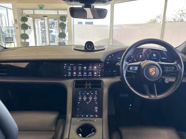 PORSCHE Taycan Photo 27