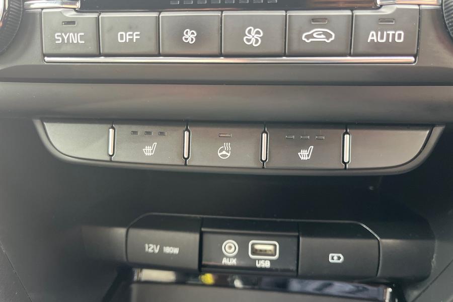 Kia CEED Photo autoimg-1fbf005a7f7070f3c9a390f2f17a0c2e44221893.jpg