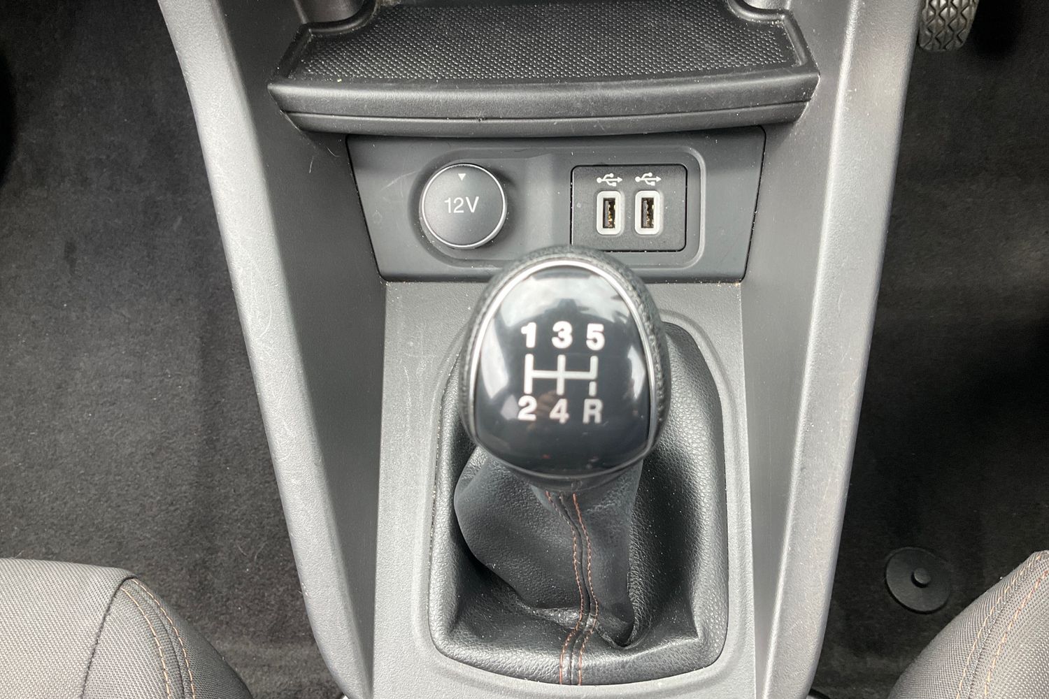Ford KA+ Photo 27