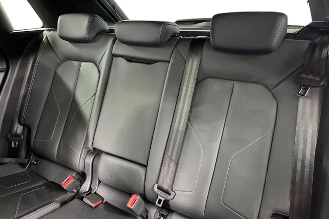 AUDI Q3 Photo 9