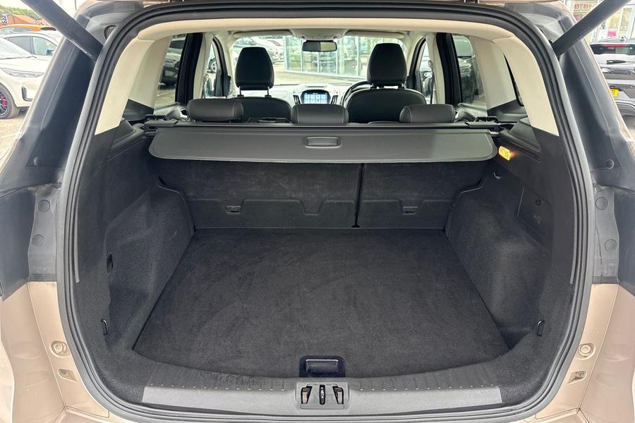 Ford KUGA VIGNALE Photo autoimg-1fd1385be10fe1e962baa65d6eff04127ad52e64.jpg
