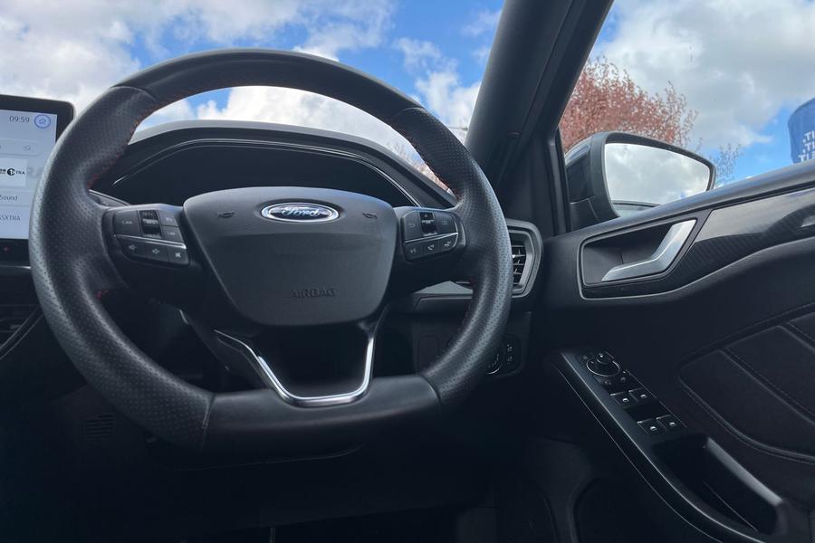 Ford FOCUS Photo autoimg-1fdb4f9843c87a334e0999a2e4b7bee85ea3aeea.jpg