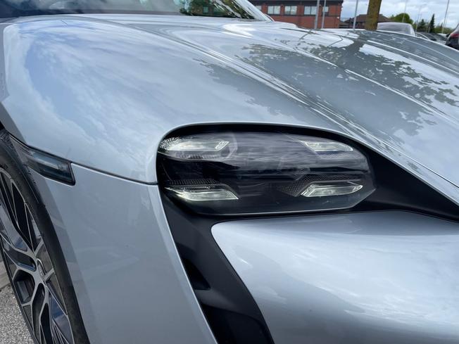 Porsche Taycan Photo 19
