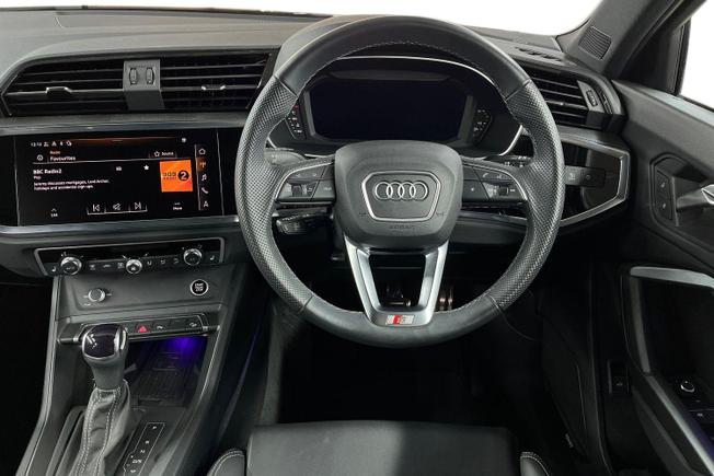 AUDI Q3 Photo 11