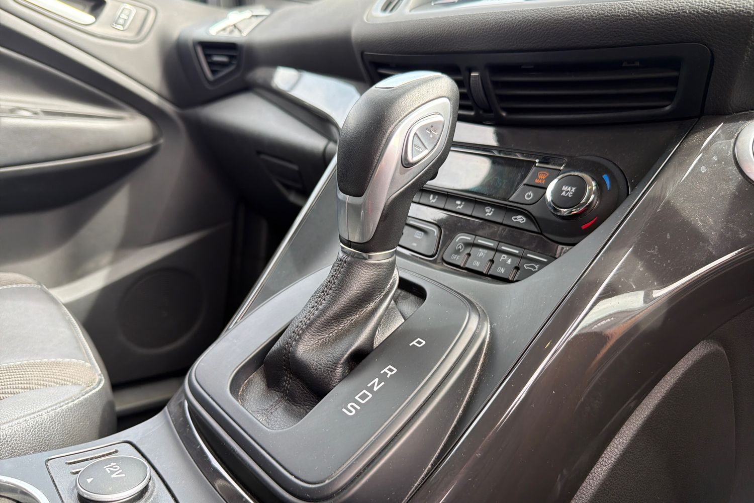 Ford KUGA Photo 36