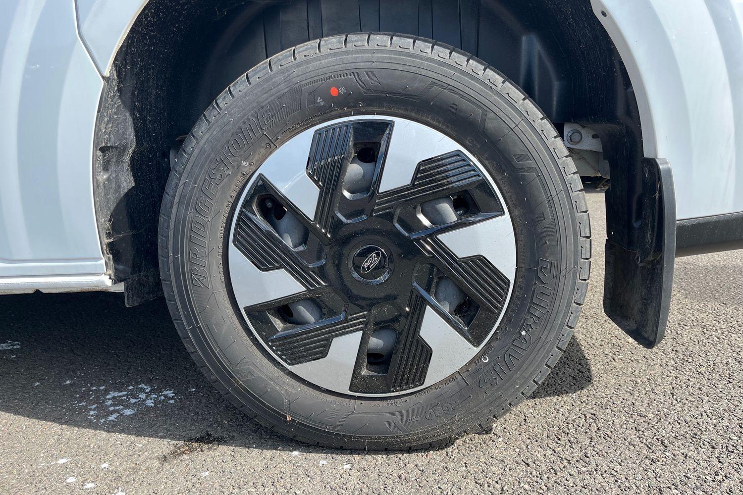 Ford E-Transit Custom Photo 17