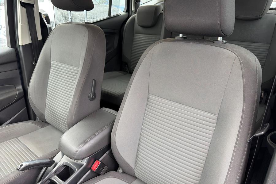 Ford GRAND C-MAX Photo autoimg-1fef0350e7c93eac93f5822ffba9055a6e184a2b.jpg
