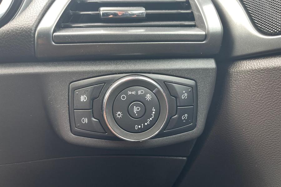Ford MONDEO Photo autoimg-1ff5ab7fa57c27315f7f209986c0518f1405074e.jpg