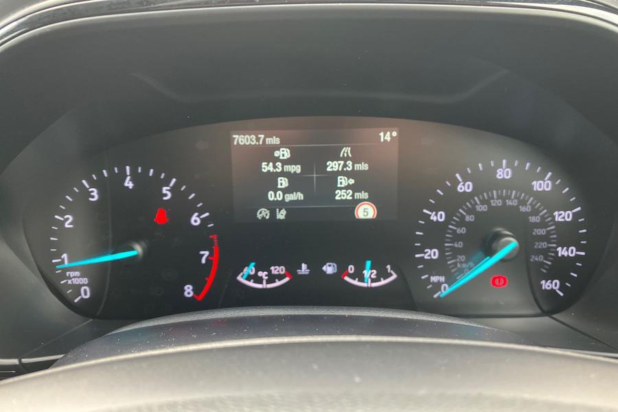 Ford FOCUS Photo autoimg-1ff8579cad1883f259f18d88f8b0192d8cc36540.jpg