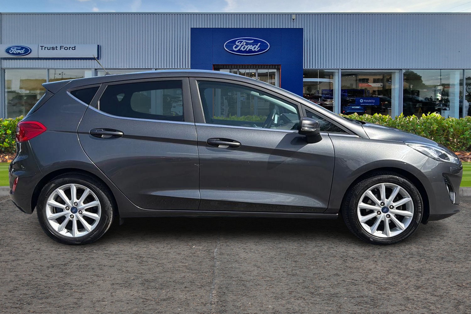 Ford FIESTA Photo 2