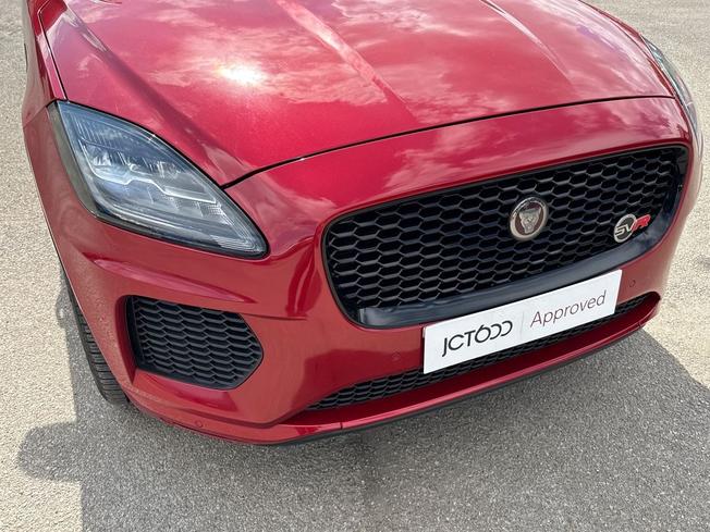Jaguar E-PACE Photo 32