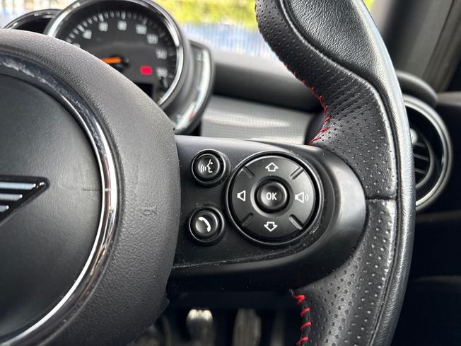 MINI Hatch Photo 17