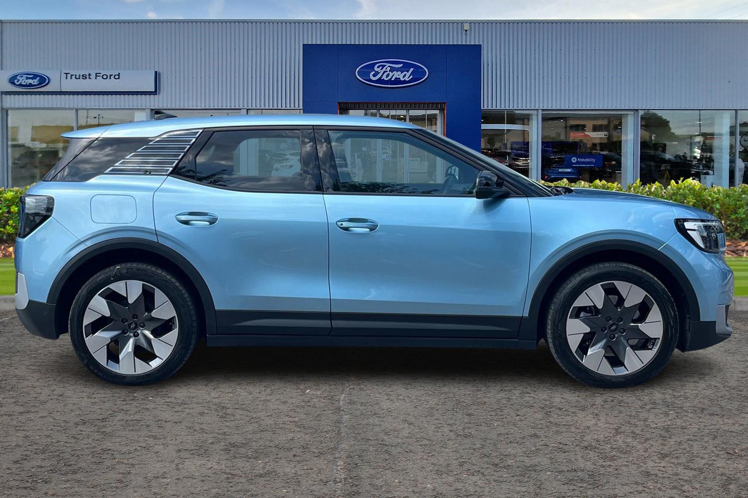 Ford Explorer Photo 2