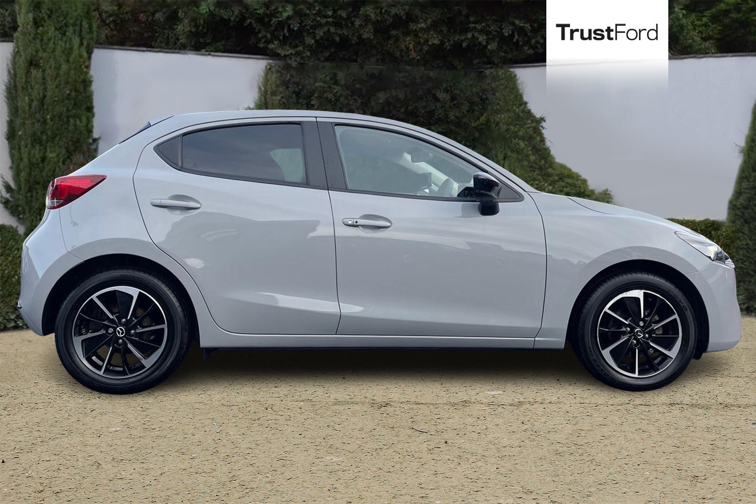Mazda 2 Photo 2