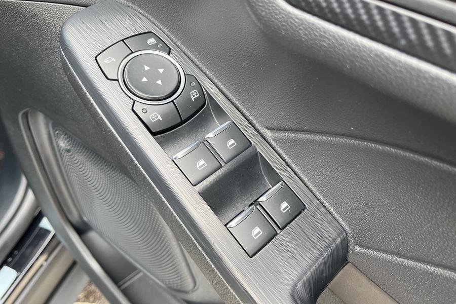 Ford KUGA Photo autoimg-20161ca934e27e4870fdea24c4b48eab997f21d7.jpg