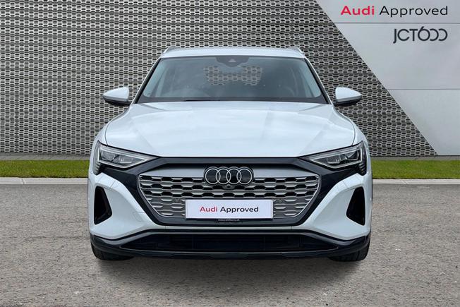 AUDI Q8 E-Tron Photo 8