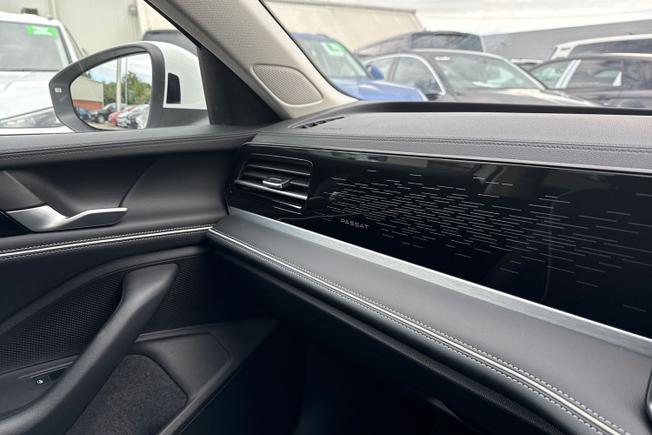 VOLKSWAGEN Passat Photo 34