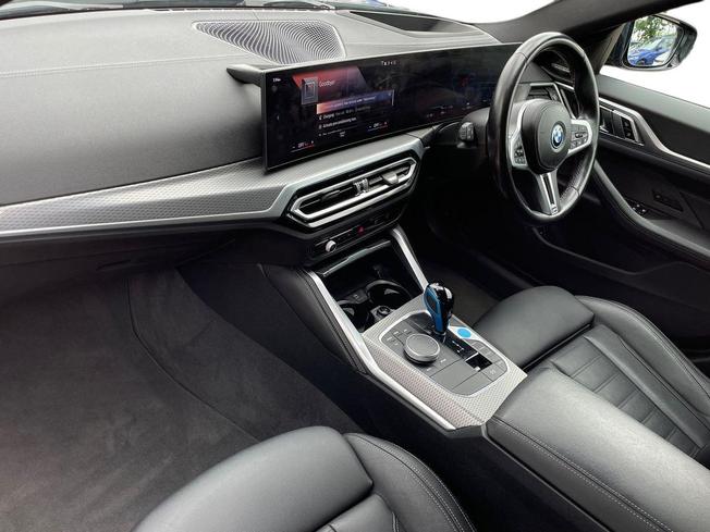 BMW I4 Photo 2