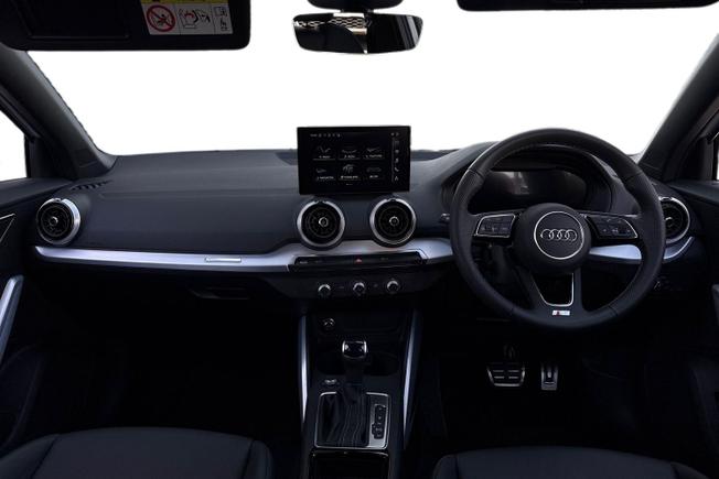 AUDI Q2 Photo 10