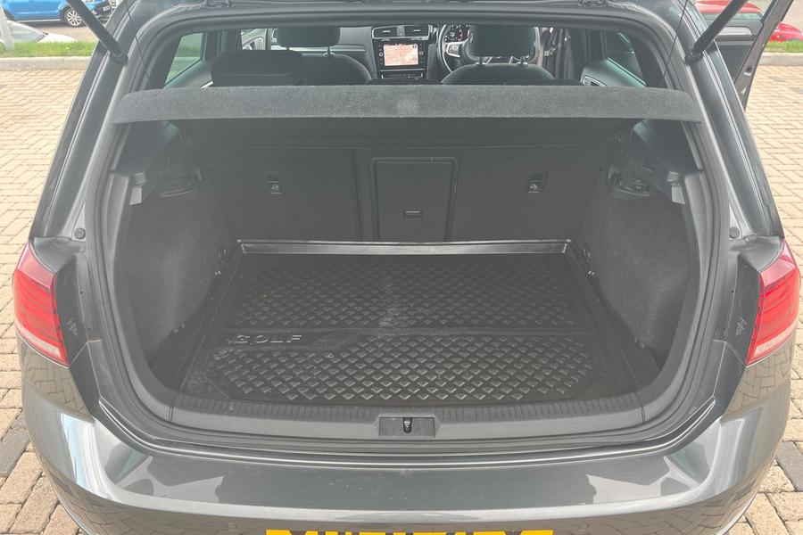 Volkswagen GOLF Photo autoimg-202229516236fdcf6a3ca16d6a38ac1c9fee5ca2.jpg