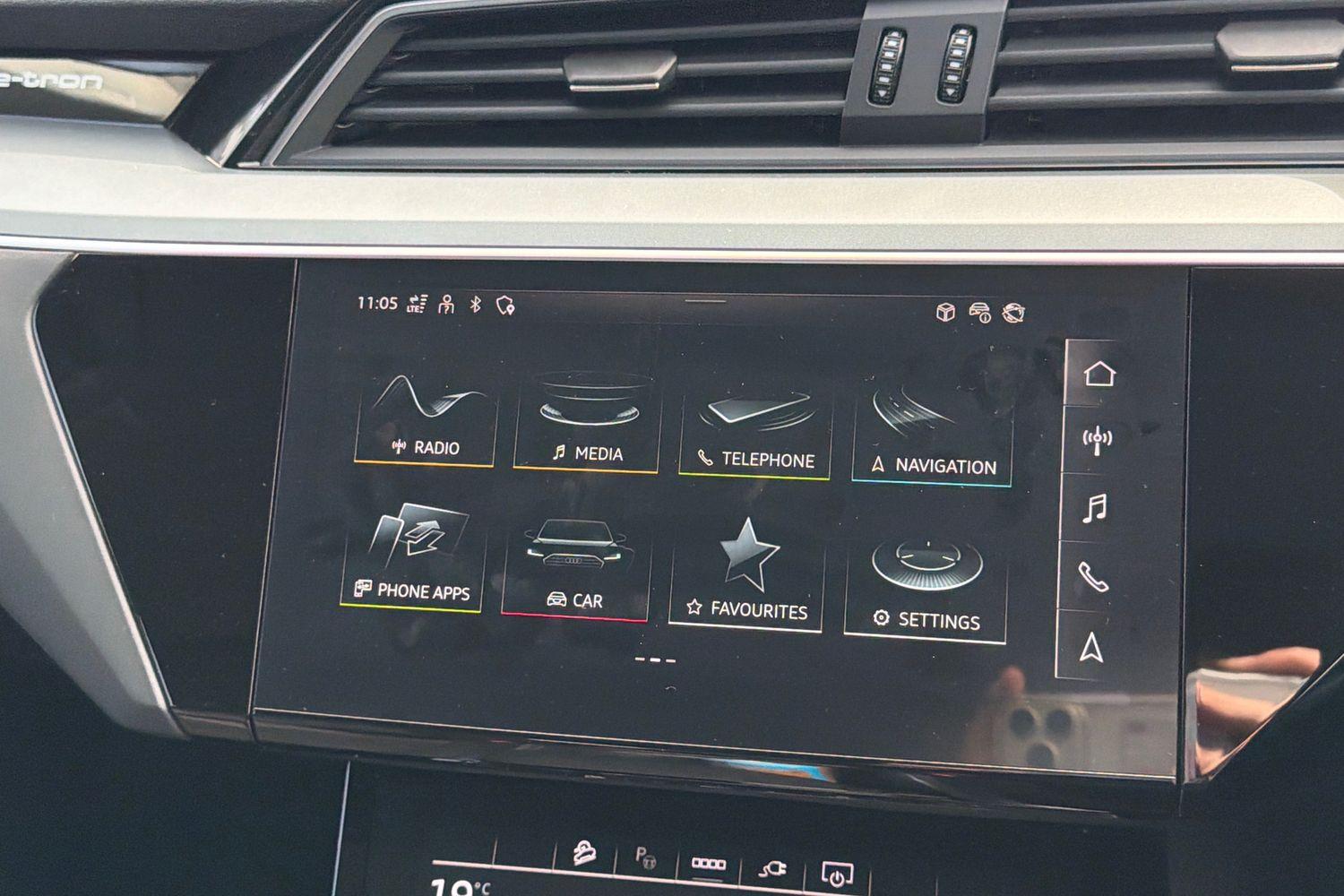 Audi E-TRON Photo 30