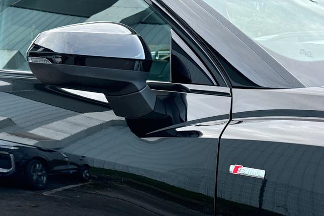 AUDI Q3 Photo 21