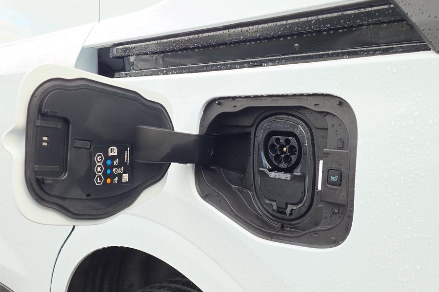 Ford E-TRANSIT COURIER Photo autoimg-2035446fdfbae7ae3b57d42616af9759f9c0d6cf.jpg