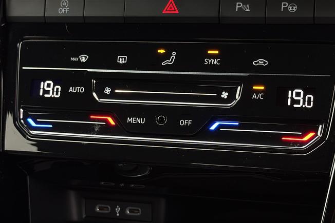 VOLKSWAGEN T-Roc Photo 25